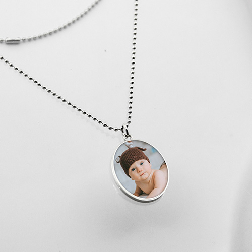 Personalised Oval-shaped Photo Necklace